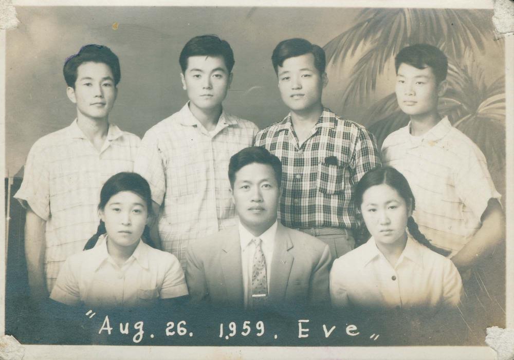 1959년 김차섭과 지인들을 촬영한 단체사진 1