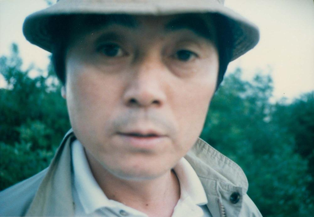 롱아일랜드 섬 바닷가 근처 여행 중 드로잉을 하고 있는 김차섭의 사진 1