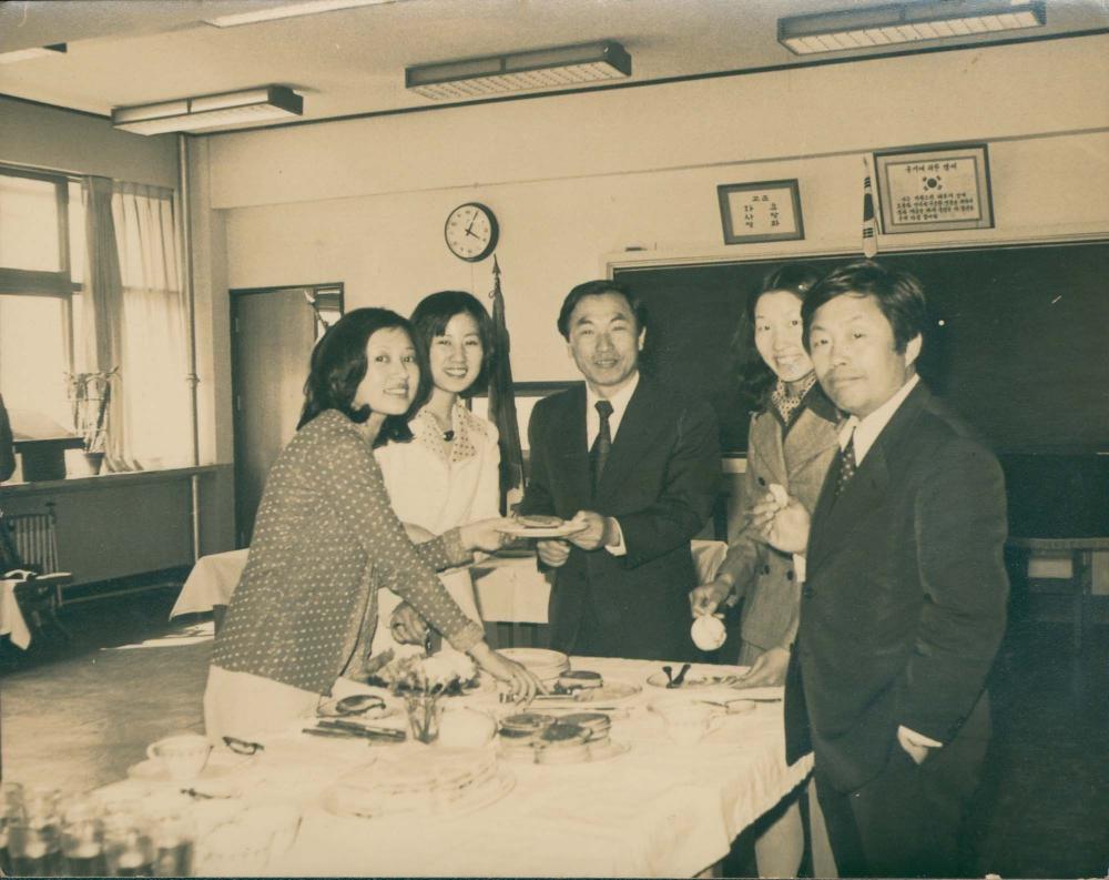 1970년대 이화여자고등학교 교사 시절 김명희 인화사진 1