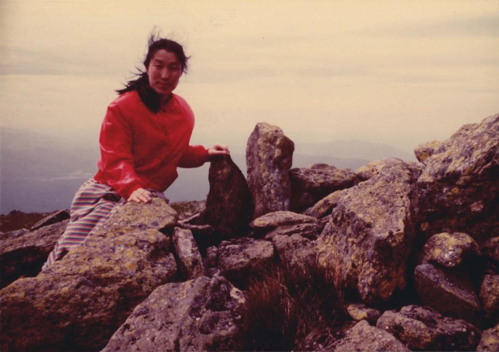 산에서 김명희를 촬영한 인화사진 1