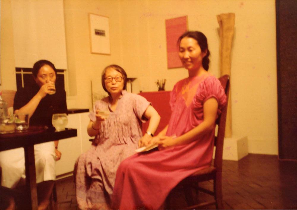 김향안과 여행에서 촬영한 김명희, 김차섭의 인화사진 1 2