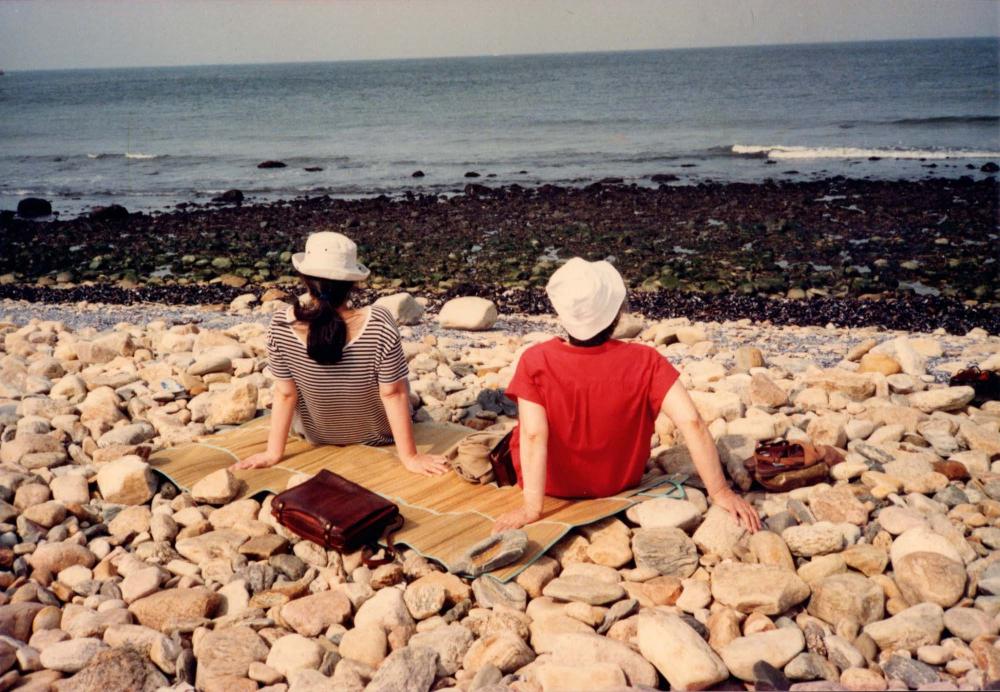 김향안과 여행에서 촬영한 김명희, 김차섭의 인화사진 1