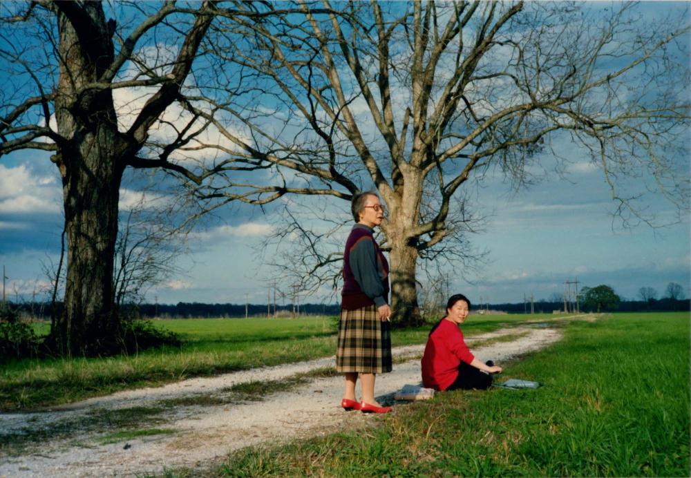 김향안과 여행에서 촬영한 김명희, 김차섭의 인화사진 1