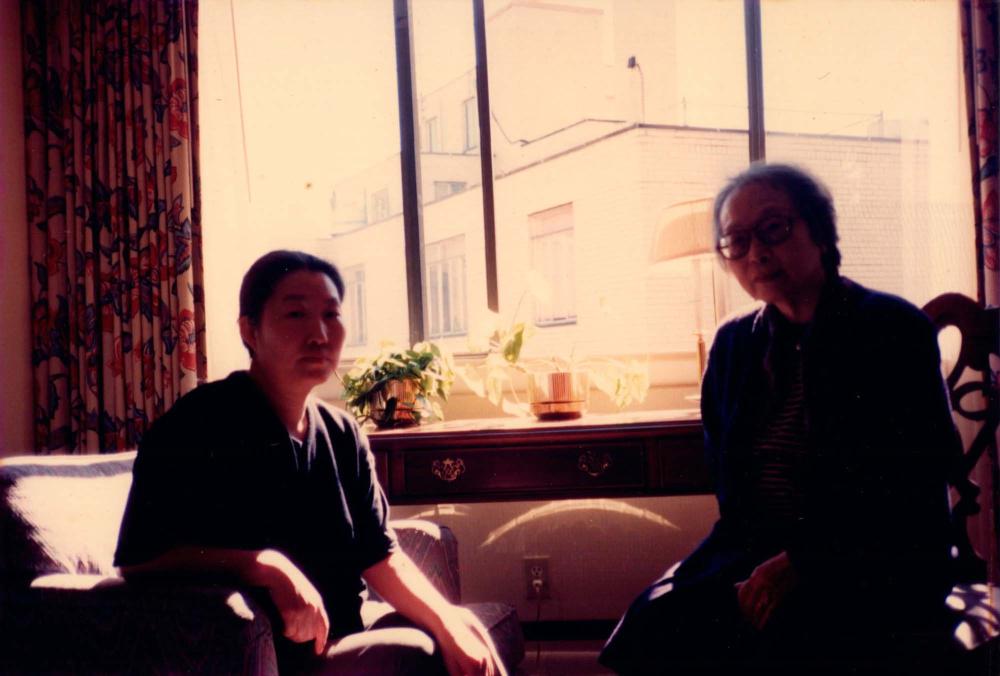 김향안과 여행에서 촬영한 김명희, 김차섭의 인화사진 1