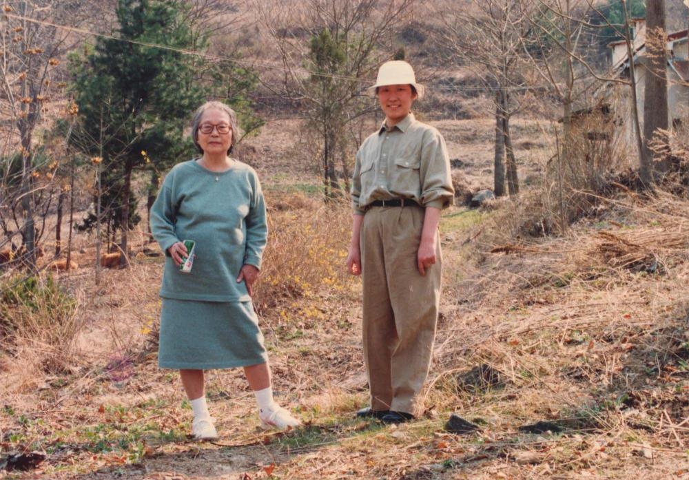 김향안과 여행에서 촬영한 김명희, 김차섭의 인화사진 1