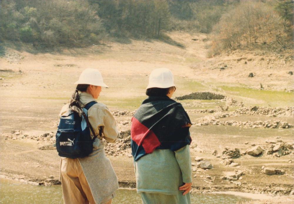 김향안과 여행에서 촬영한 김명희, 김차섭의 인화사진 1