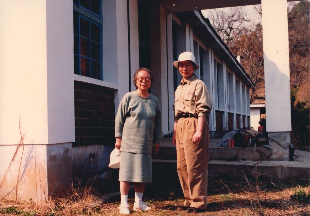 김향안과 여행에서 촬영한 김명희, 김차섭의 인화사진 1