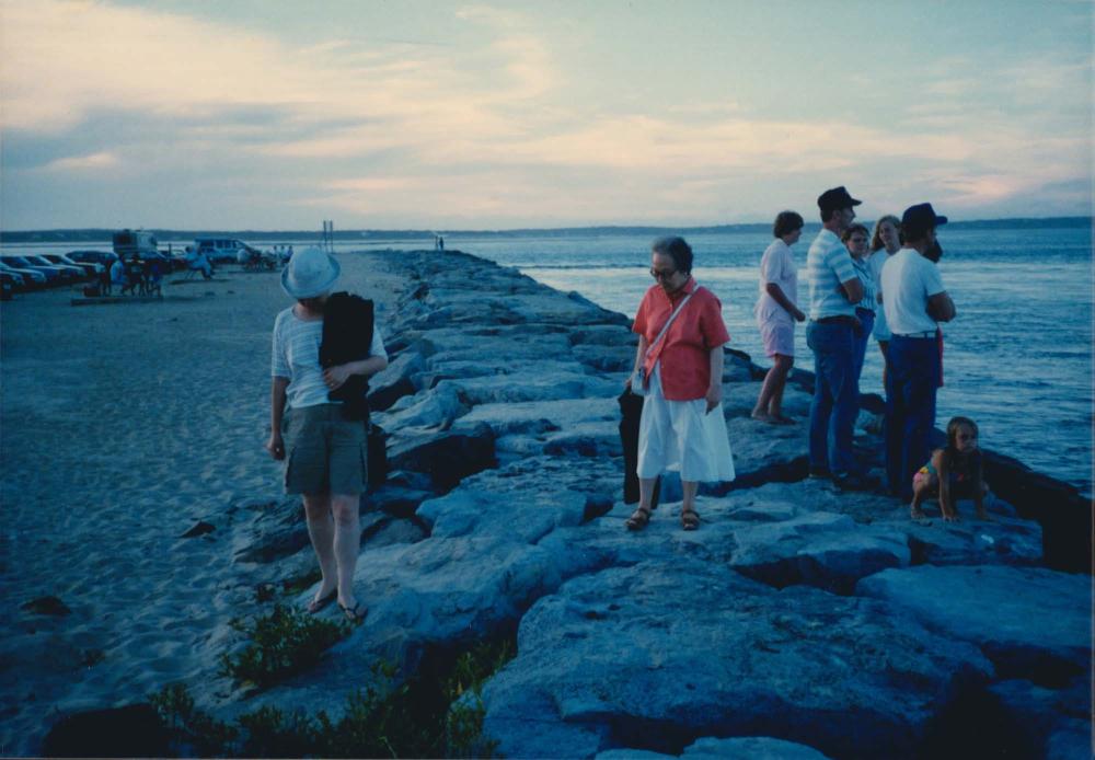 김향안과 여행에서 촬영한 김명희, 김차섭의 인화사진 1