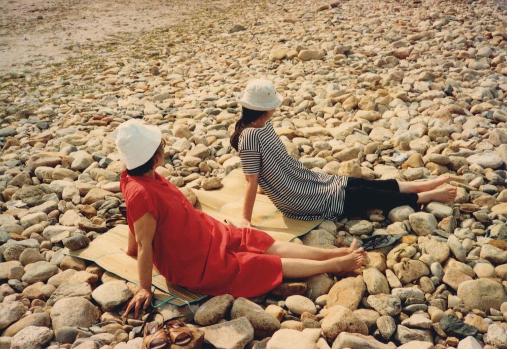 김향안과 여행에서 촬영한 김명희, 김차섭의 인화사진 1