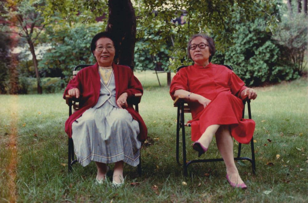 김향안과 여행에서 촬영한 김명희, 김차섭의 인화사진 1