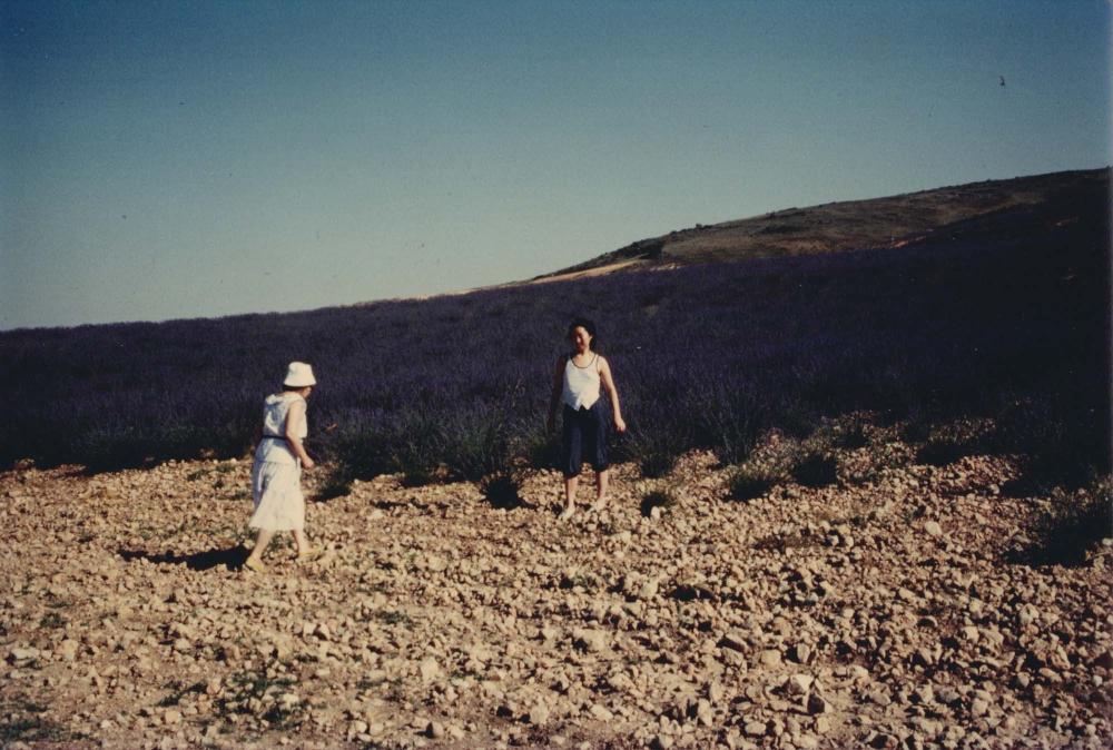 김향안과 여행에서 촬영한 김명희, 김차섭의 인화사진 1