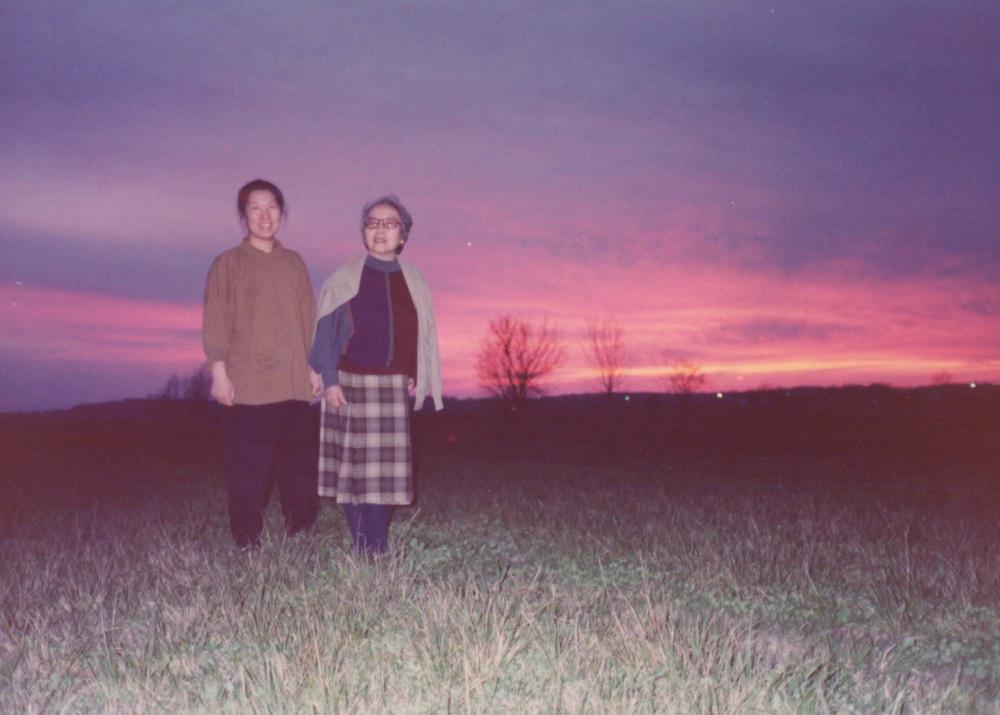 김향안과 여행에서 촬영한 김명희, 김차섭의 인화사진 1