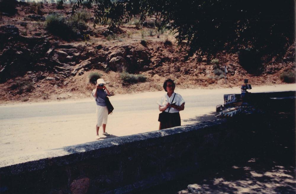 김향안과 여행에서 촬영한 김명희, 김차섭의 인화사진 1