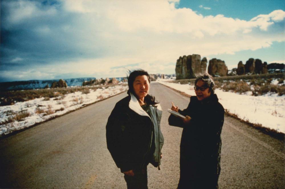 김향안과 여행에서 촬영한 김명희, 김차섭의 인화사진 1