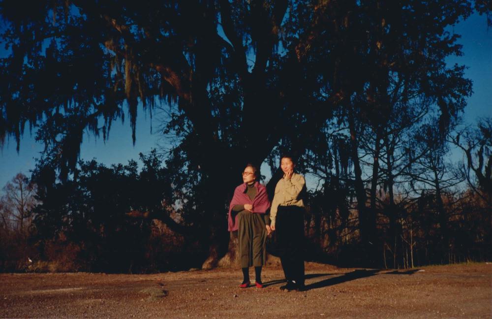 김향안과 여행에서 촬영한 김명희, 김차섭의 인화사진 1