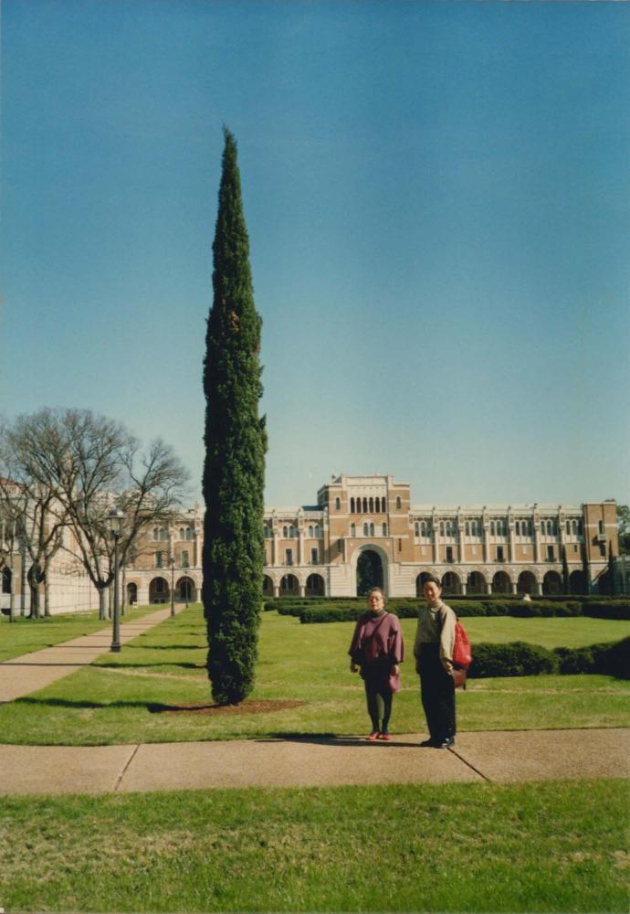 김향안과 여행에서 촬영한 김명희, 김차섭의 인화사진 1