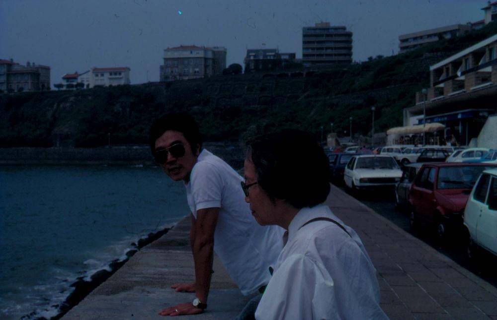 김향안과 여행에서 촬영한 김명희, 김차섭의 인화사진 2