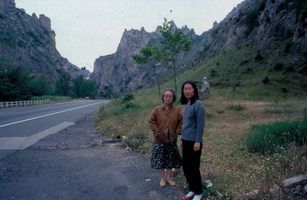 김향안과 여행에서 촬영한 김명희, 김차섭의 인화사진 2