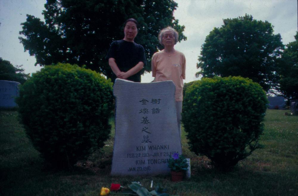 김향안과 여행에서 촬영한 김명희, 김차섭의 인화사진 2