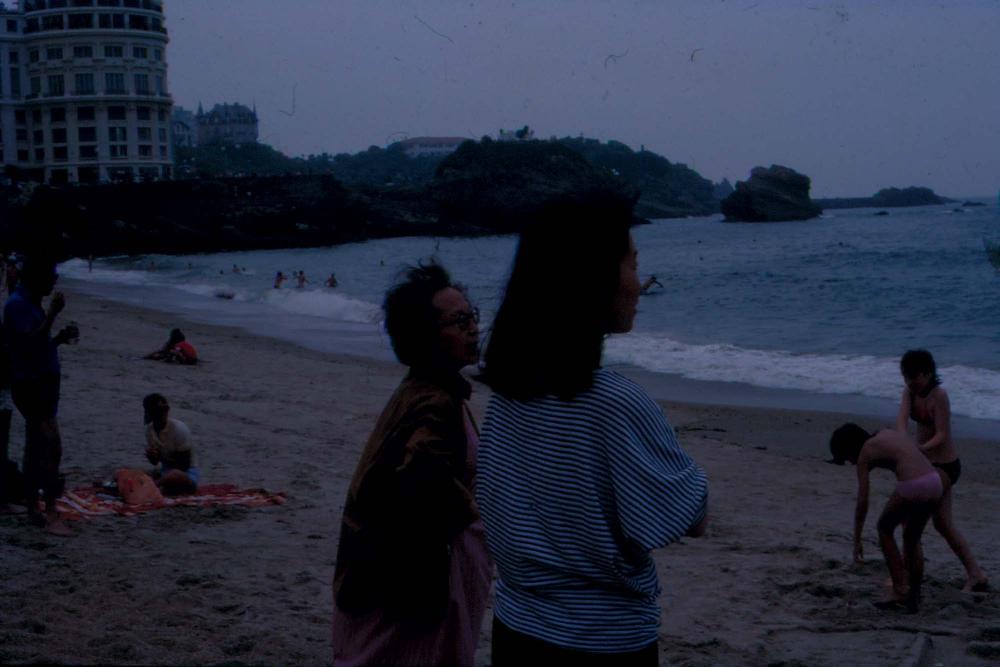 김향안과 여행에서 촬영한 김명희, 김차섭의 인화사진 2