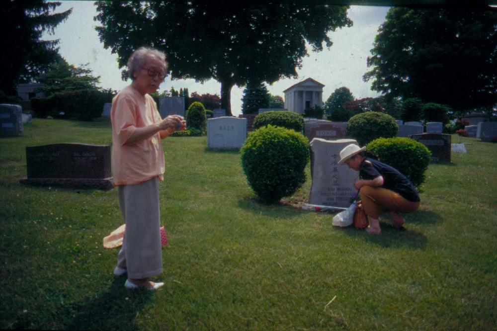 김향안과 여행에서 촬영한 김명희, 김차섭의 인화사진 2