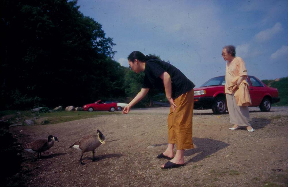 김향안과 여행에서 촬영한 김명희, 김차섭의 인화사진 2