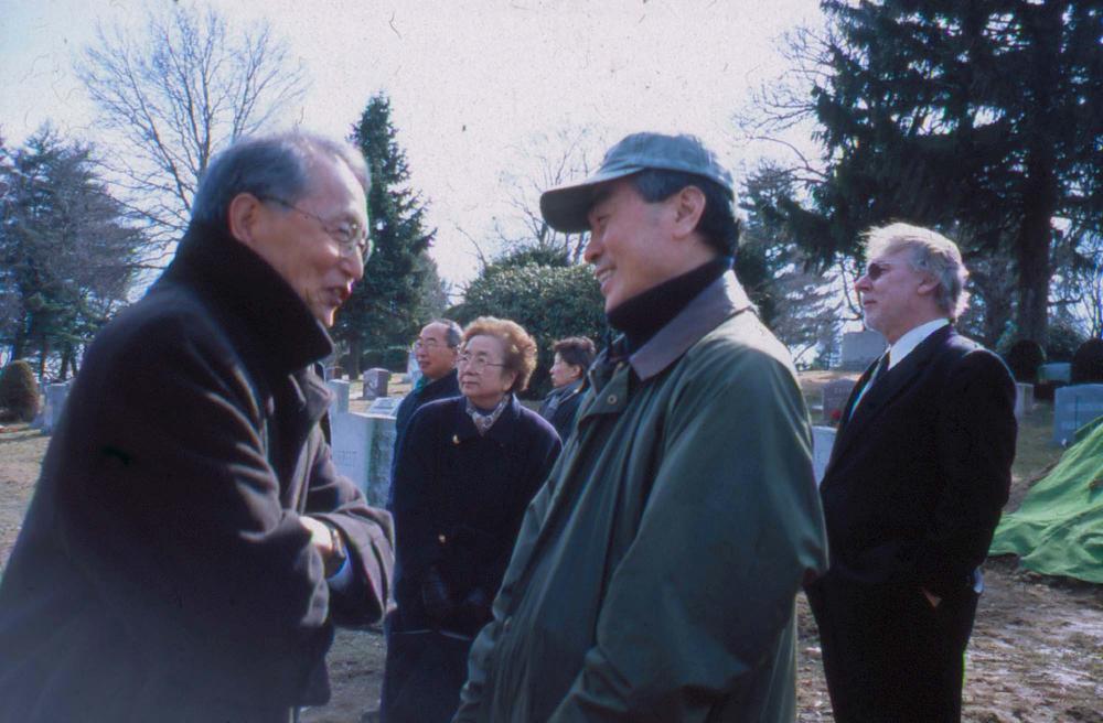 김향안과 여행에서 촬영한 김명희, 김차섭의 인화사진 2