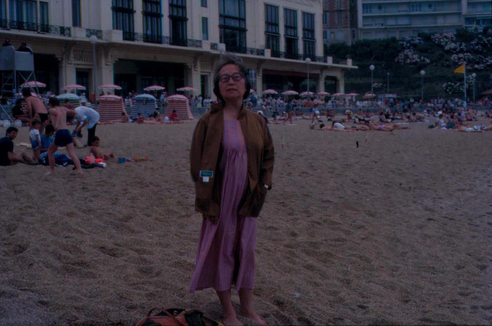 김향안과 여행에서 촬영한 김명희, 김차섭의 인화사진 2