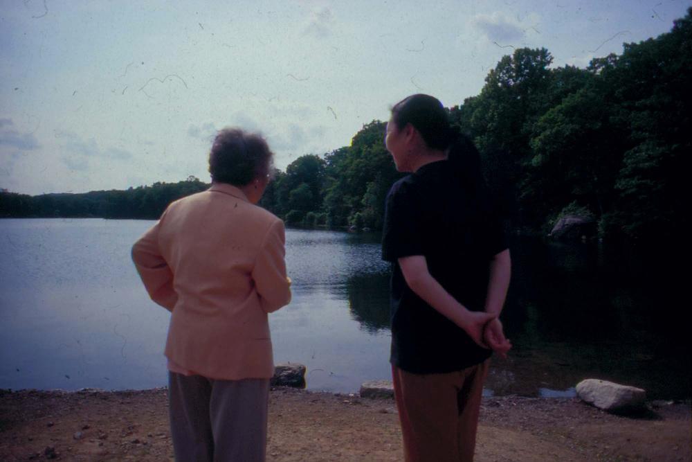 김향안과 여행에서 촬영한 김명희, 김차섭의 인화사진 2