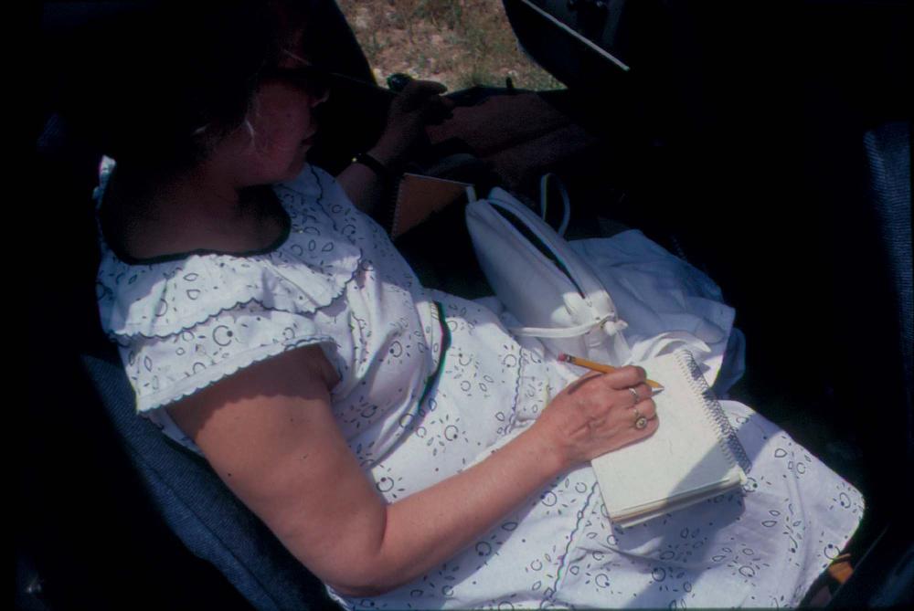 김향안과 여행에서 촬영한 김명희, 김차섭의 인화사진 2