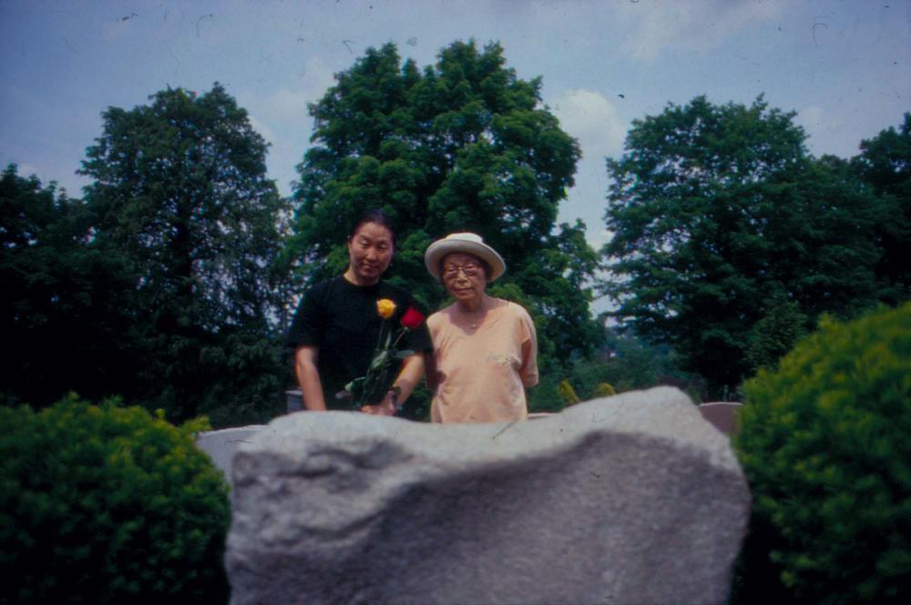 김향안과 여행에서 촬영한 김명희, 김차섭의 인화사진 2