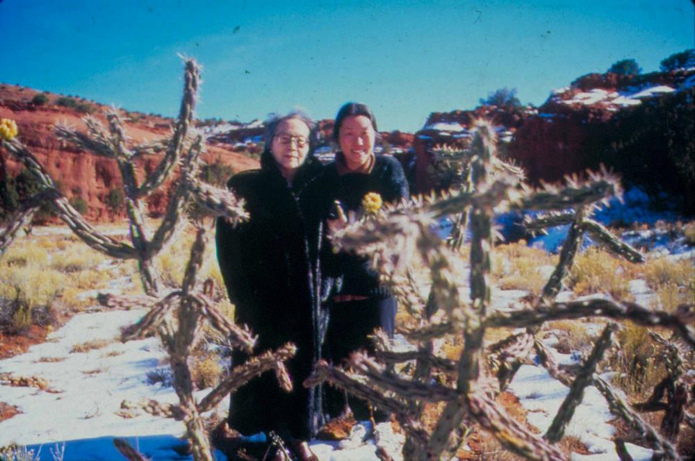 김향안과 여행에서 촬영한 김명희, 김차섭의 인화사진 2