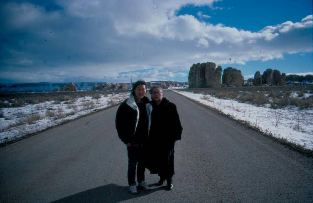 김향안과 여행에서 촬영한 김명희, 김차섭의 인화사진 2