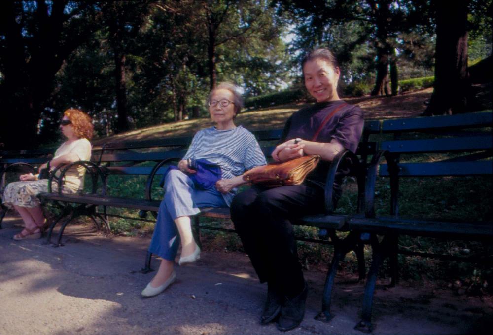 김향안과 여행에서 촬영한 김명희, 김차섭의 인화사진 2