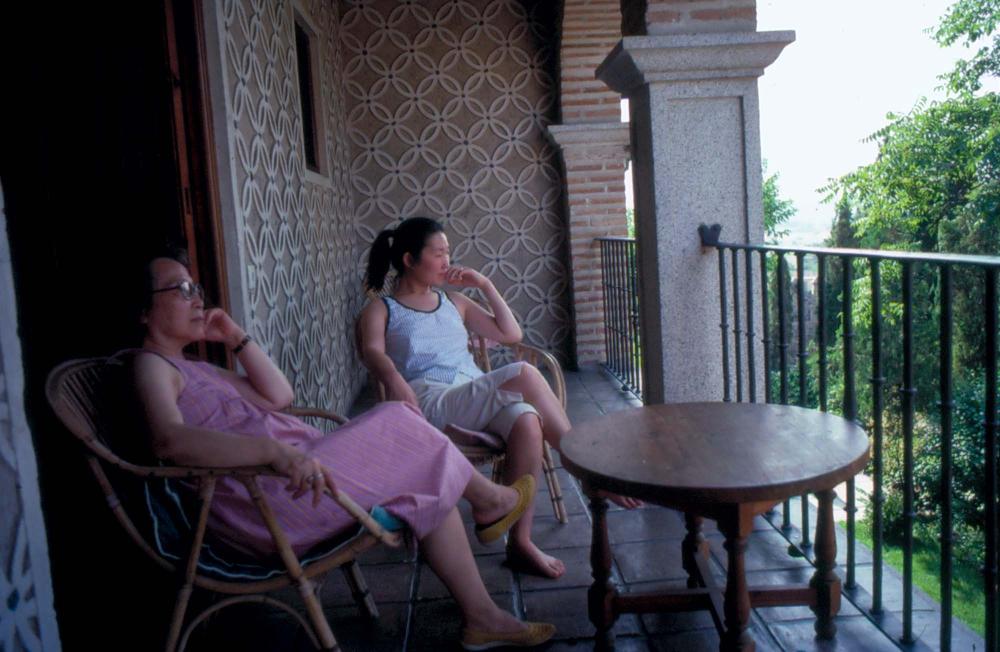 김향안과 여행에서 촬영한 김명희, 김차섭의 인화사진 2