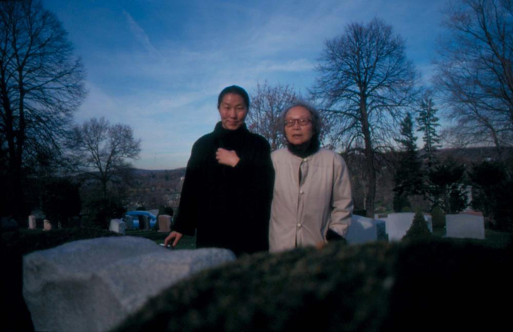 김향안과 여행에서 촬영한 김명희, 김차섭의 인화사진 2