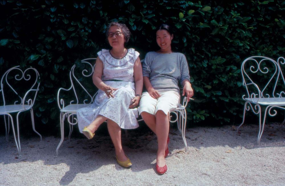 김향안과 여행에서 촬영한 김명희, 김차섭의 인화사진 2