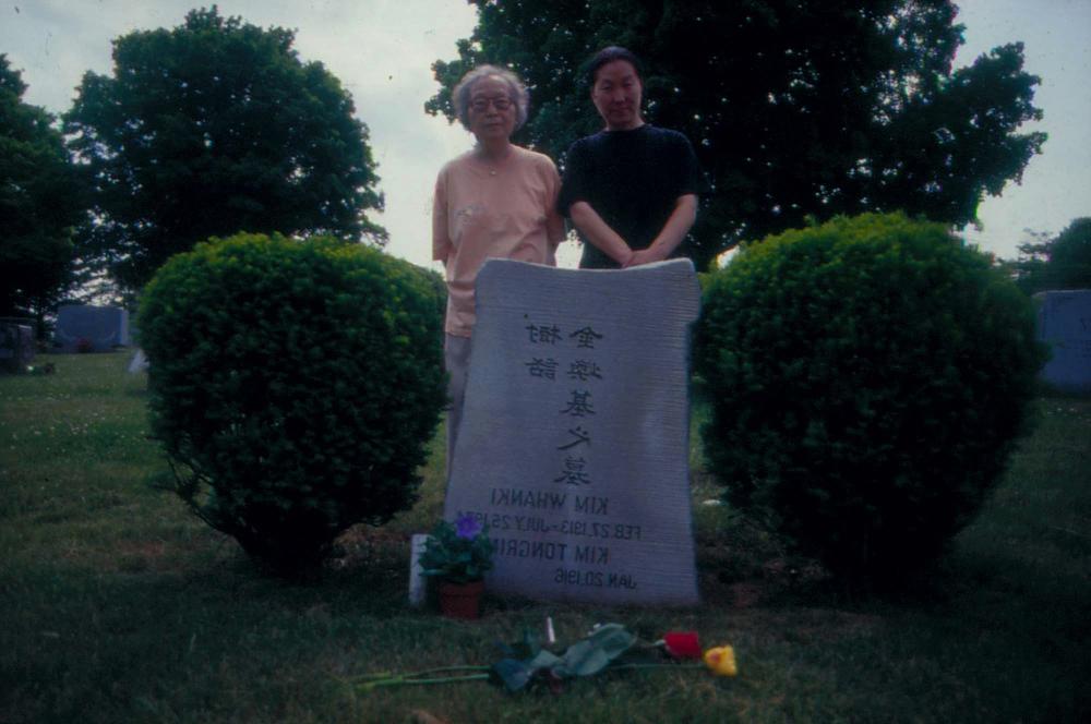 김향안과 여행에서 촬영한 김명희, 김차섭의 인화사진 2