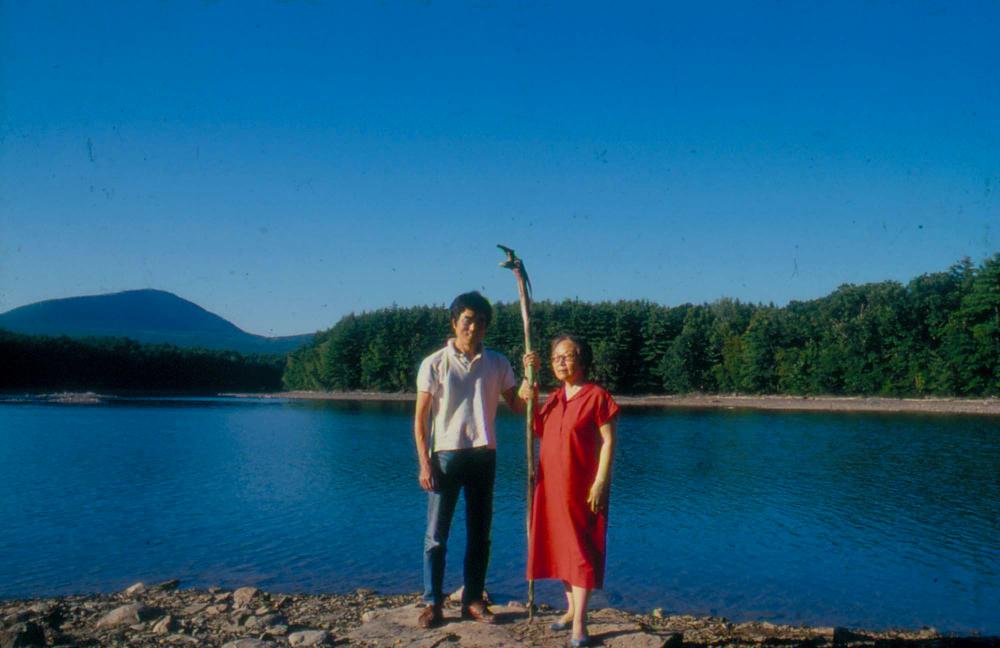 김향안과 여행에서 촬영한 김명희, 김차섭의 인화사진 2