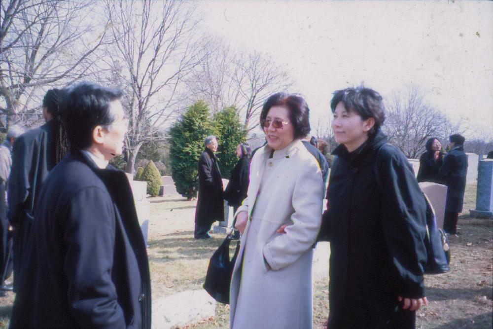 김향안과 여행에서 촬영한 김명희, 김차섭의 인화사진 2