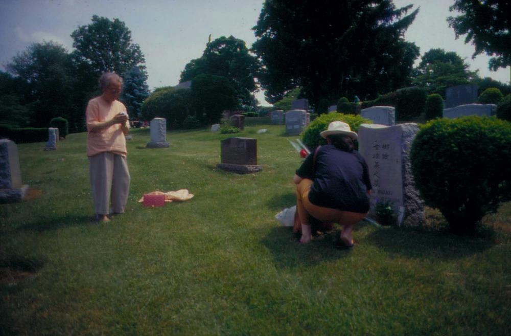 김향안과 여행에서 촬영한 김명희, 김차섭의 인화사진 2