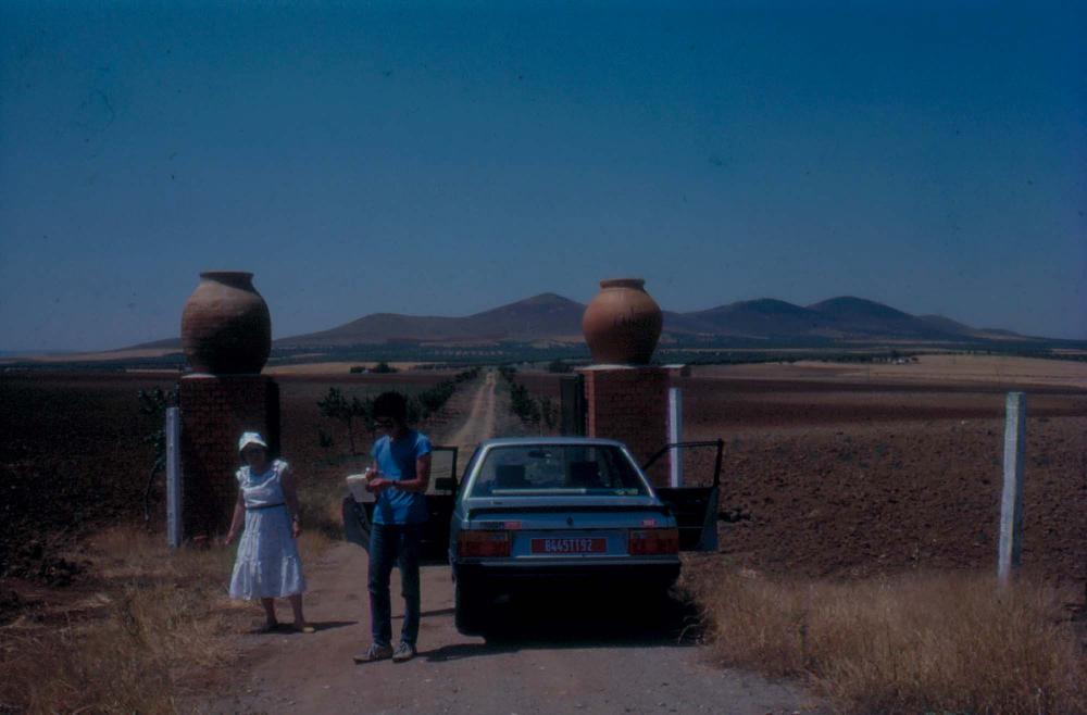 김향안과 여행에서 촬영한 김명희, 김차섭의 인화사진 2