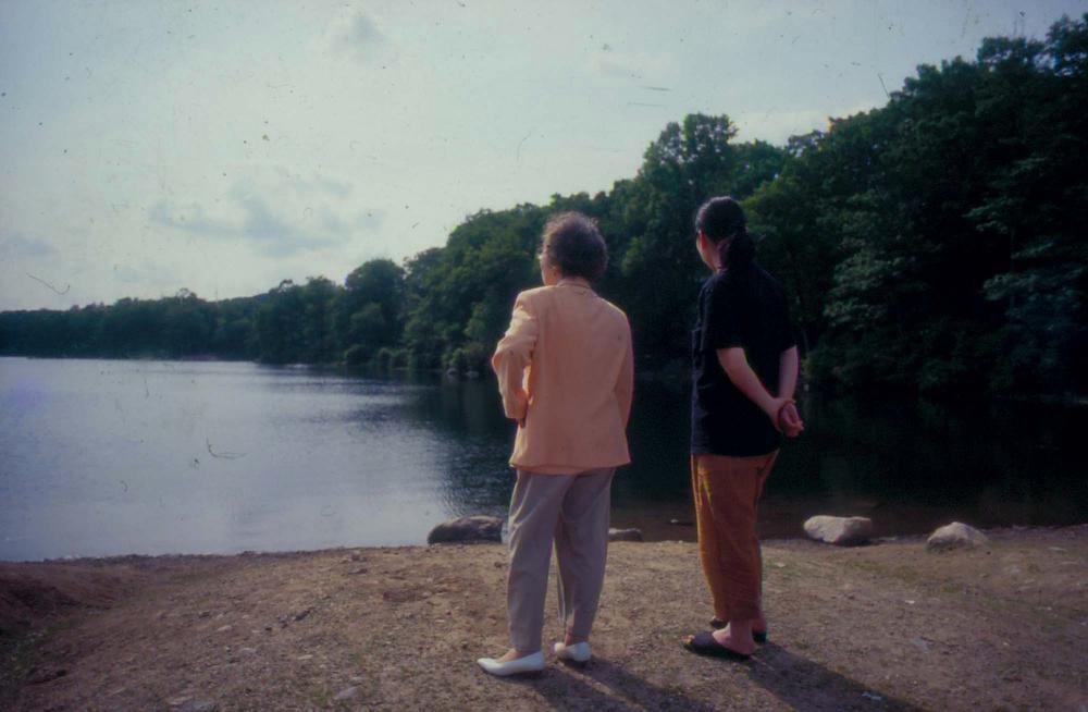 김향안과 여행에서 촬영한 김명희, 김차섭의 인화사진 2