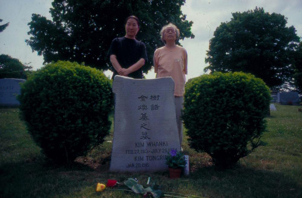 김향안과 여행에서 촬영한 김명희, 김차섭의 인화사진 2