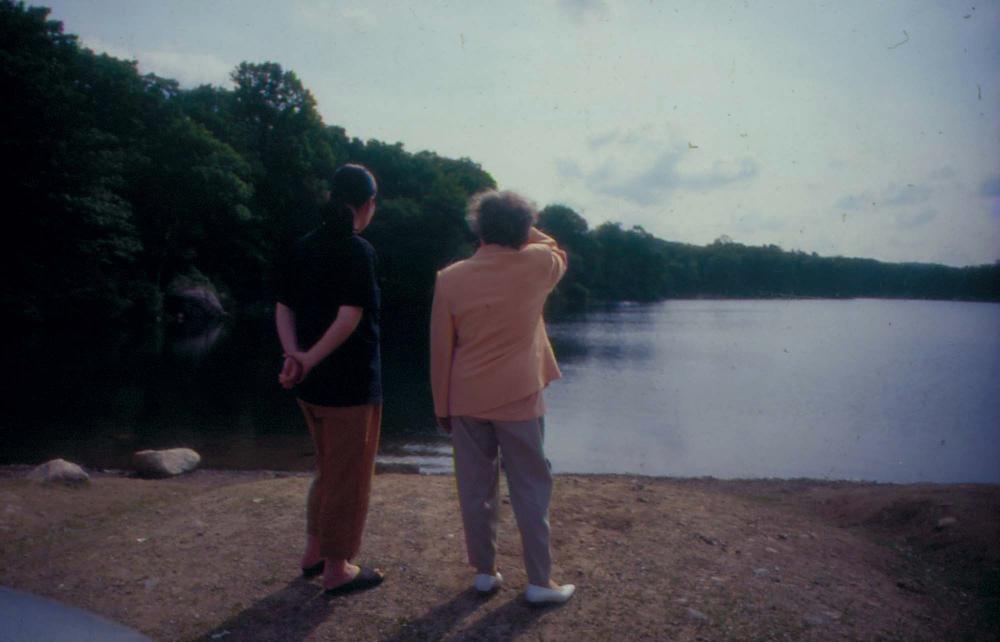 김향안과 여행에서 촬영한 김명희, 김차섭의 인화사진 2