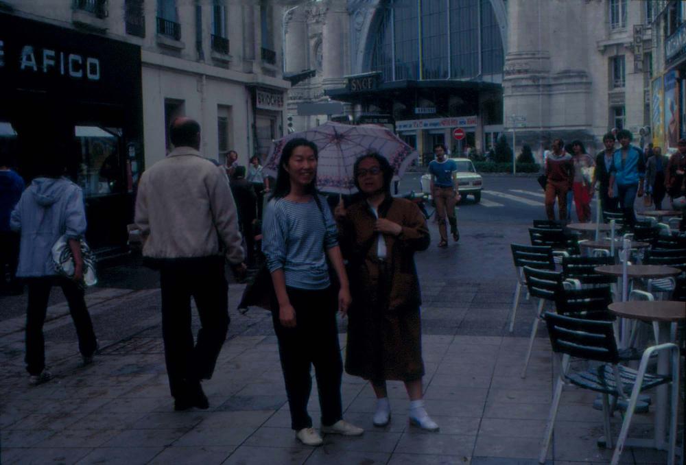 김향안과 여행에서 촬영한 김명희, 김차섭의 인화사진 2