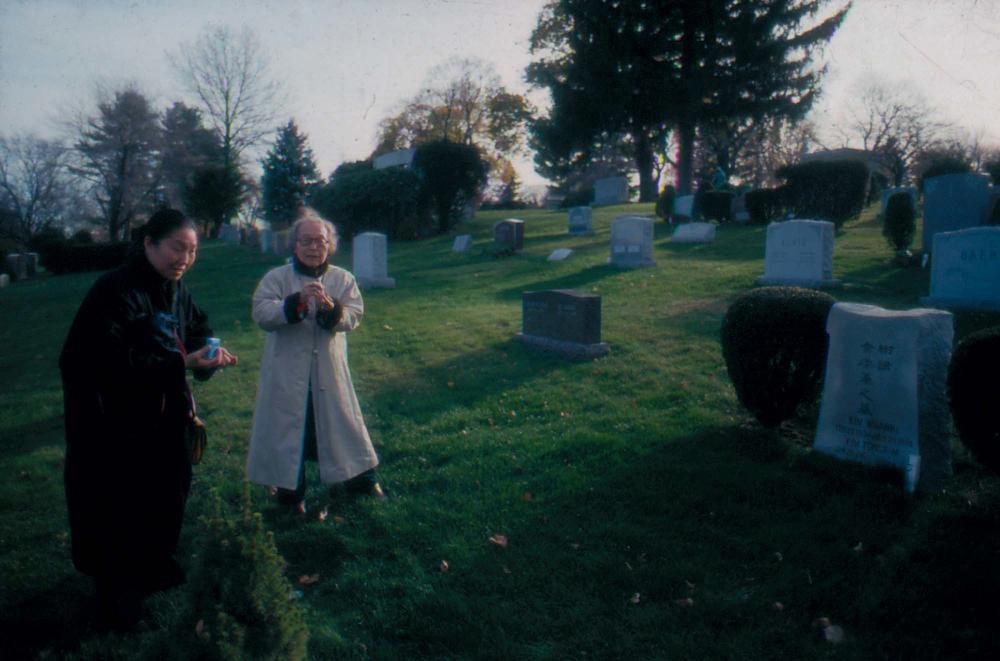 김향안과 여행에서 촬영한 김명희, 김차섭의 인화사진 2