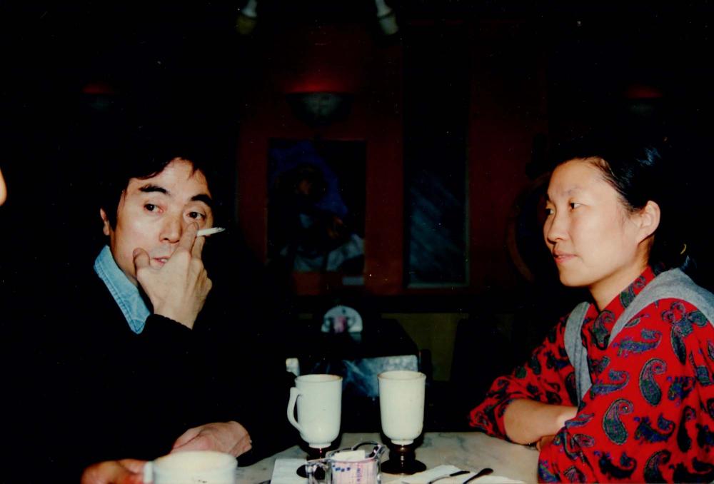 식당에서 김명희, 김차섭 부부를 촬영한 인화사진 1