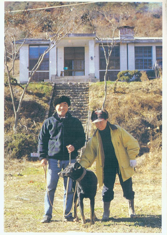 「강원도의 시골 국민학교를 개조한 김차섭, 김명희 부부 화가의 집」 『행복이 가득한 집』 1995년 1월호 스크랩 4