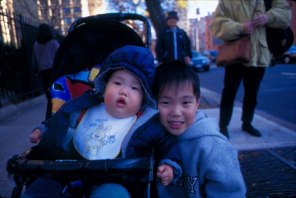 원화랑 전시 및 정찬승 외 지인과 함께 촬영한 슬라이드 필름 5